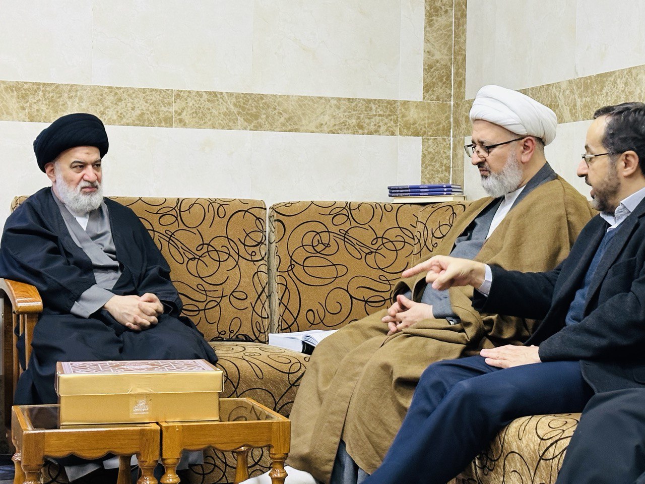 اهداء «مصحف مشهد رضوی» به تولیت حرم های مقدس حسینی و عباسی