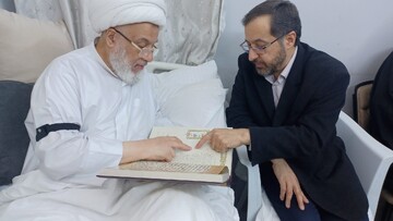 اهداء «مصحف مشهد رضوی» به تولیت حرم های مقدس حسینی و عباسی