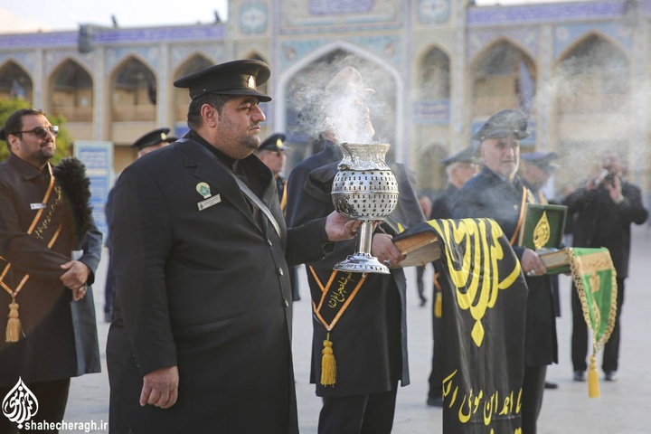 اهتزاز پرچم سوگواری بر فراز گنبد حرمین مطهر احمدی و محمدی علیهماالسلام