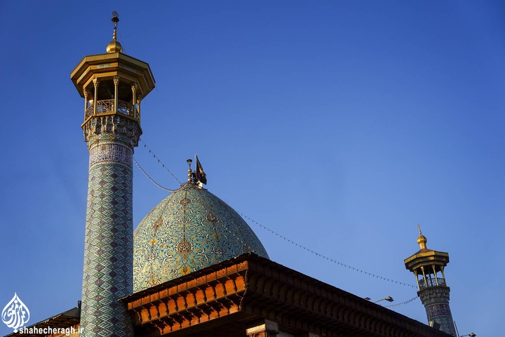 اهتزاز پرچم سوگواری بر فراز گنبد حرمین مطهر احمدی و محمدی علیهماالسلام