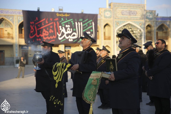 اهتزاز پرچم سوگواری بر فراز گنبد حرمین مطهر احمدی و محمدی علیهماالسلام