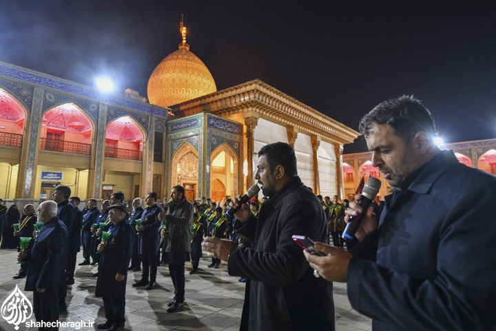 آیین لاله‌گردانی و عزاداری شام شهادت حضرت فاطمه زهرا سلام الله علیها در حرم مطهر