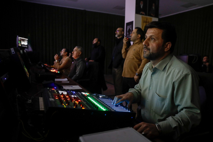 ضبط برنامه تلویزیونی شب یلدا در حرم مطهر رضوی