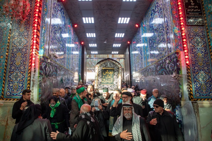 تشییع نمادین پیکر حضرت ام البنین در حرم مطهر حسینی