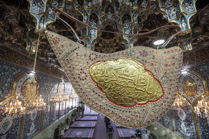 Spreading the manifestations of joy and roses at the Al-Abbas's (p) Shrine on the…

