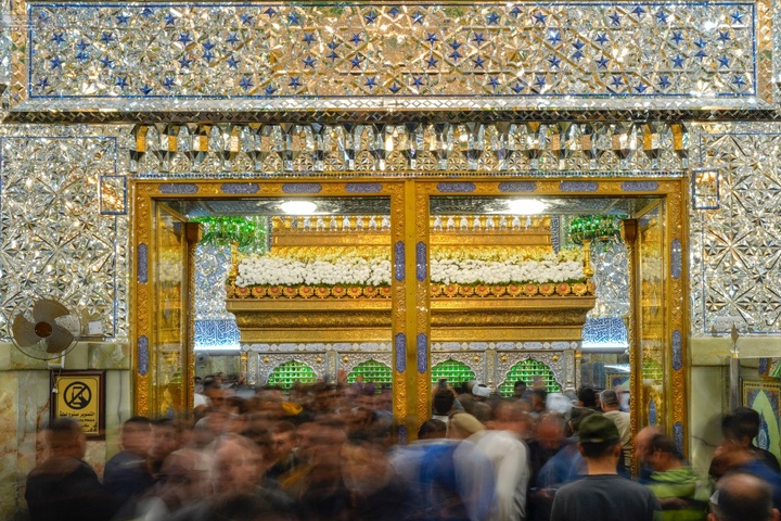 گل آرایی ضریح مطهر امام علی علیه السلام