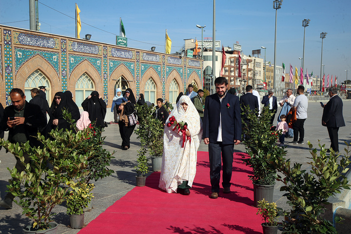 آغاز زندگی مشترک ۸۰ زوج جوان در حرم حضرت معصومه(س)