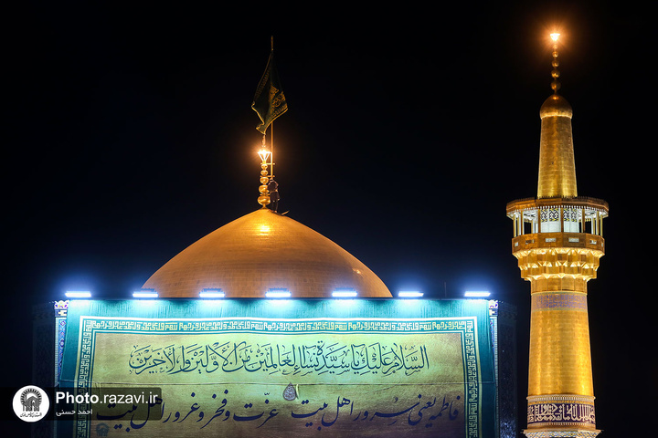 کرمان میں دہشتگردی کے واقعہ میں شہید ہونےوالے شہداء کے سوگ میں گنبد مطہر حرم امام رضا(ع) کا پرچم تبدیل کر دیا گیا
