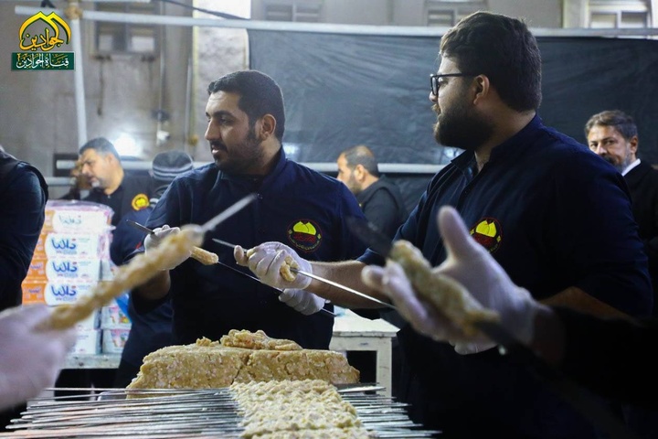 خدم شعبة المضيف يشاركون في خدمة زائري العتبة العسكرية المقدسة في ذكرى استشهاد الامام الهادي