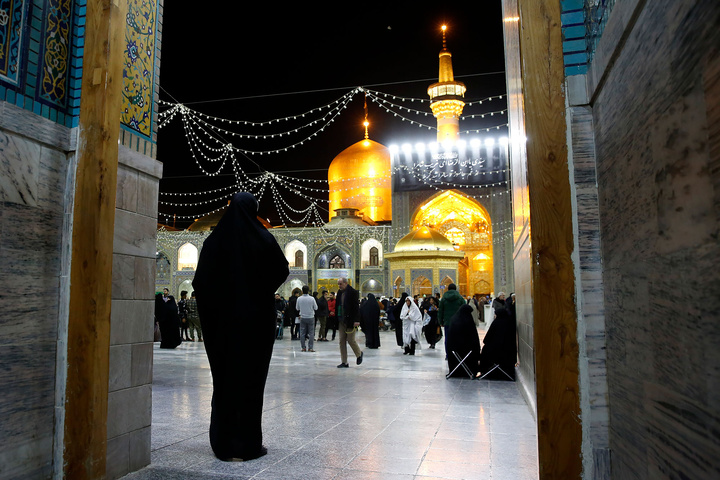 حال و هوای حرم مطهر رضوی در شب شهادت امام هادی علیه‌السلام