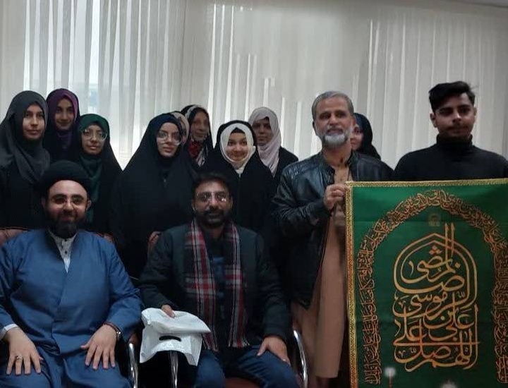 Quran activists from Pakistan visit Imam Reza shrine 