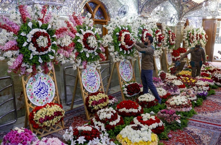 آذین بندی حرم امیرالمومنین علیه السلام با بیش از ۲۵۰۰۰ گل رز