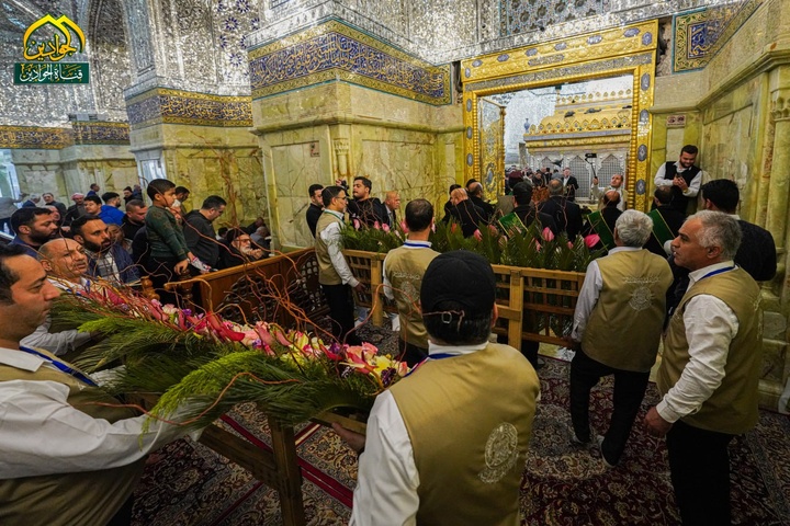 گل آرایی ضریح مطهر امام جواد علیه السلام