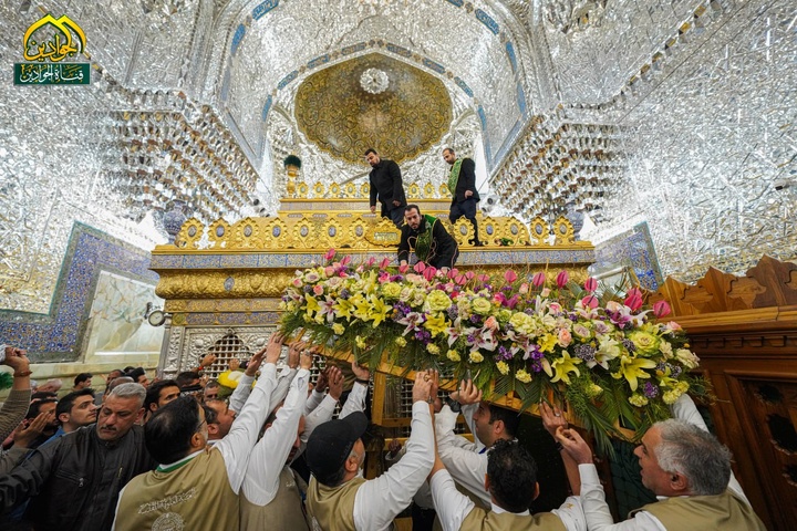 گل آرایی ضریح مطهر امام جواد علیه السلام