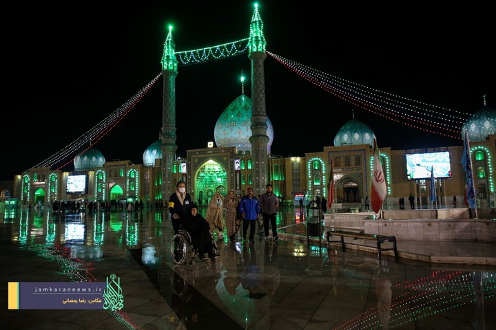 حال و هوای مسجد مقدس جمکران در یک شب بارانی