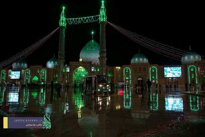 حال و هوای مسجد مقدس جمکران در یک شب بارانی