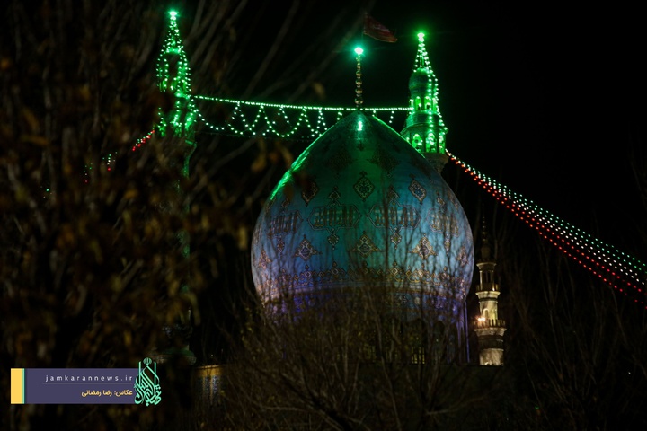 حال و هوای مسجد مقدس جمکران در یک شب بارانی