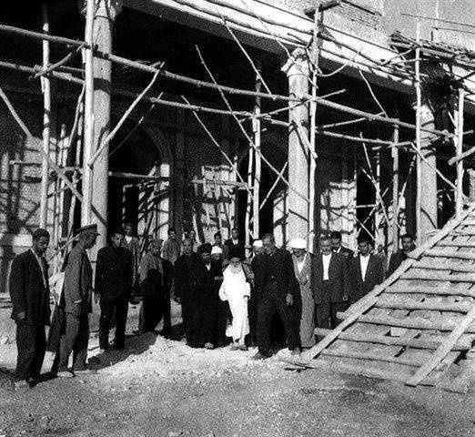 گنجاندن درس تعلیمات دینی در مدارس ایران درخواست کدام عالم دینی بود؟