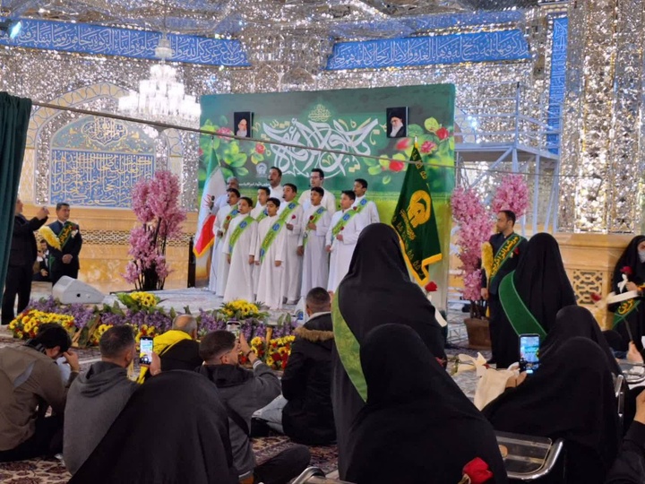 ۶۰۰ زائر عرب زبان میلاد ابن الرضا(ع) را  در حرم مطهر رضوی جشن گرفتند
 ۶۰۰ زائر عرب زبان میلاد ابن الرضا(ع) را  در حرم مطهر رضوی جشن گرفتند