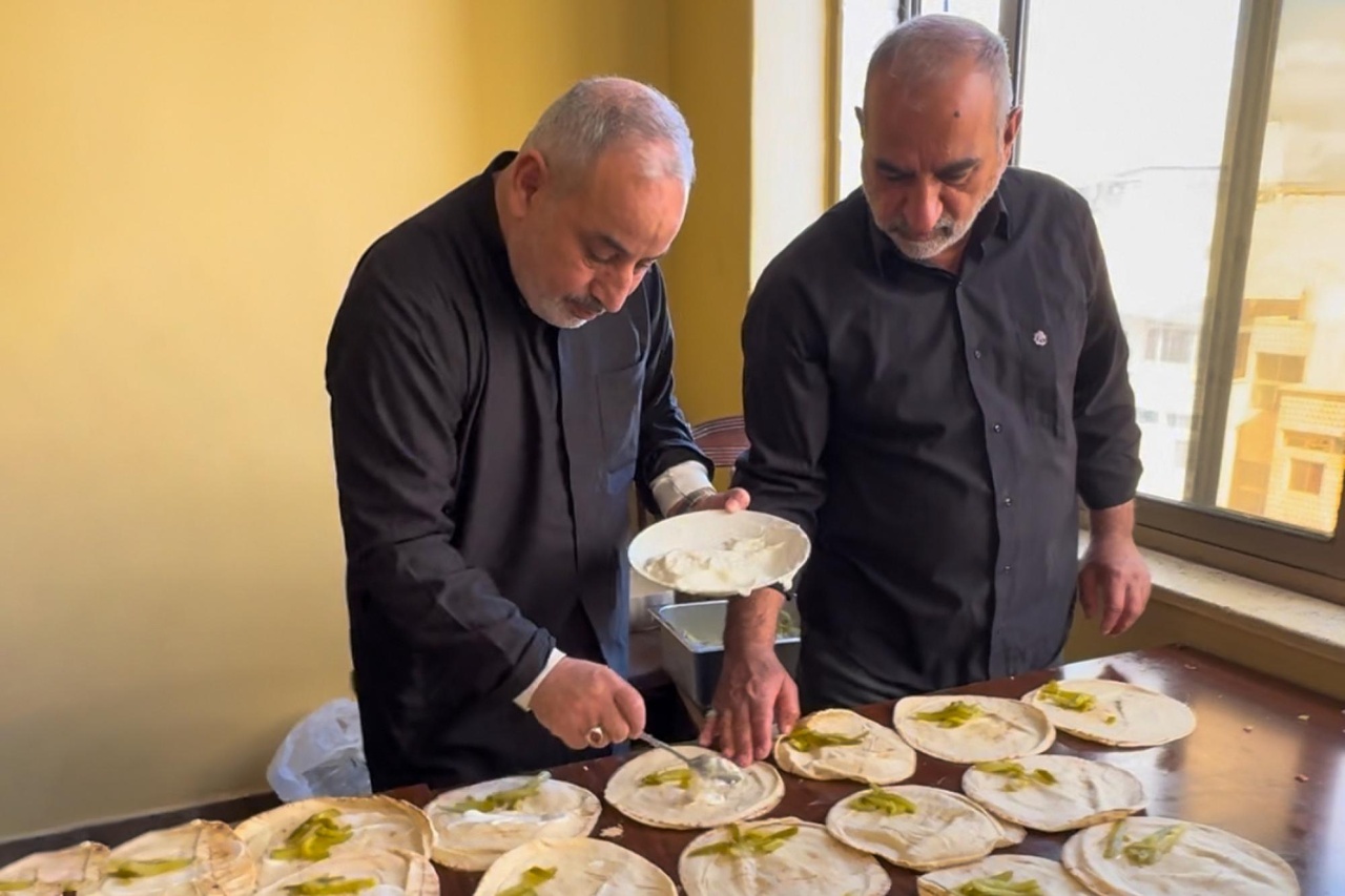 وفد العتبة العباسية يقدم خدماته لزائري السيدة زينب (عليها السلام) في سوريا
