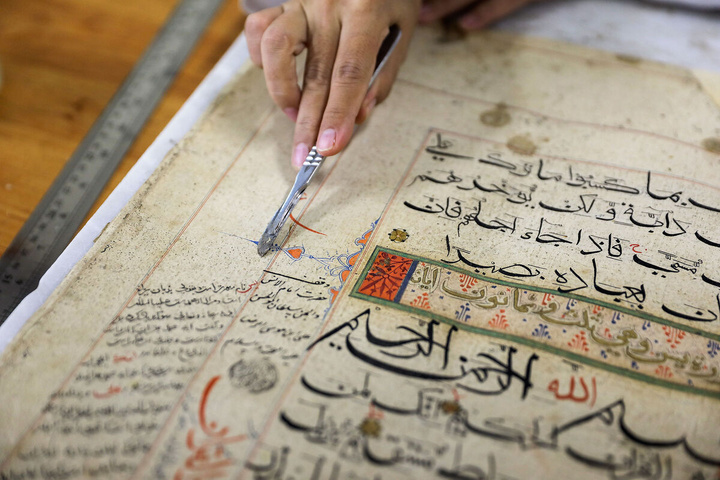 فرآیند مرمت نسخ خطی آستان قدس رضوی