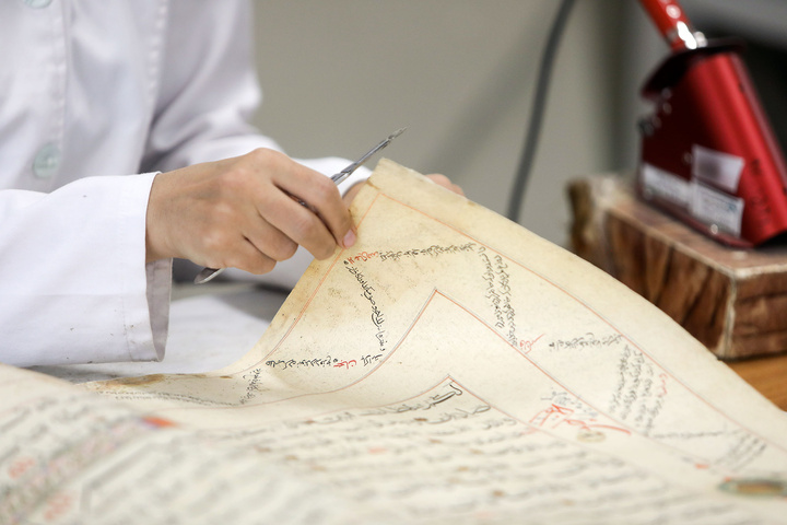 فرآیند مرمت نسخ خطی آستان قدس رضوی