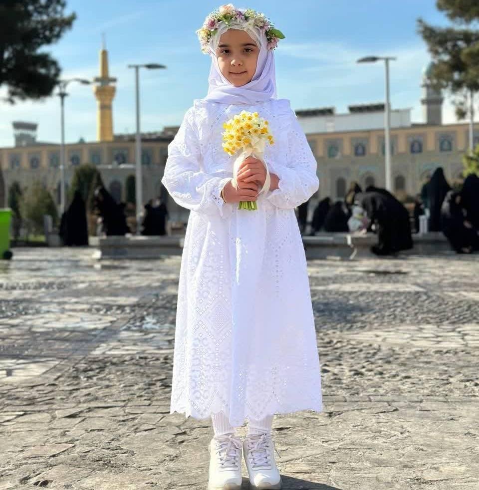 جشن تکلیف دختر استرالیایی در حرم مطهر امام رئوف