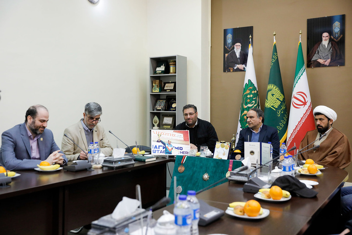 اهدای مدال قهرمانی کشتی به حرم مطهر رضوی