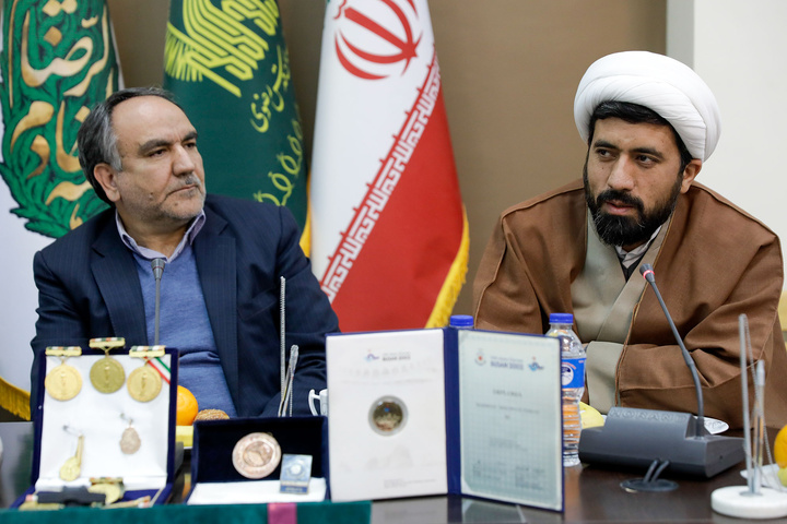 اهدای مدال قهرمانی کشتی به حرم مطهر رضوی