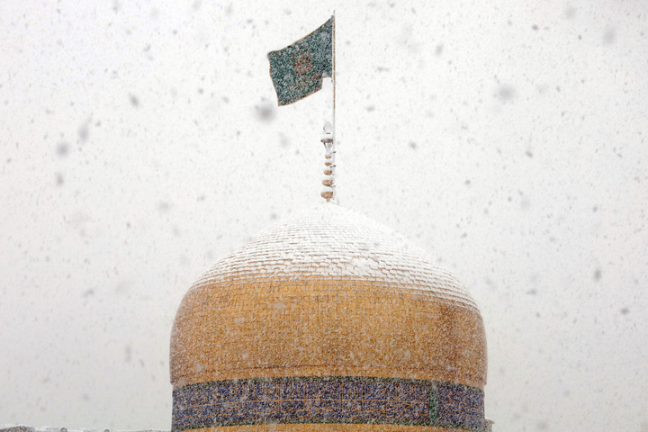 بارش برف زمستانی درحرم مطهررضوی