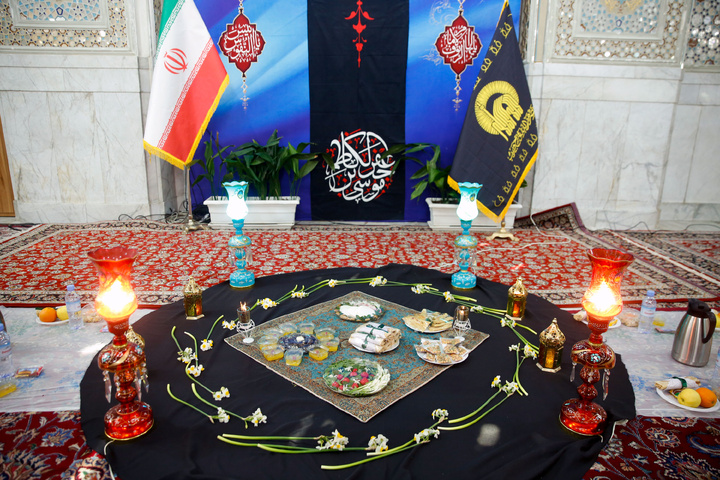 مراسم عزاداری زائرین غیر ایرانی به مناسبت شهادت امام کاظم علیه السلام