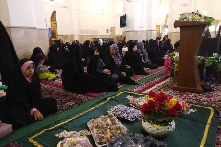 «نگین نبوت» ویژه برنامه روز عید مبعث با حضور بانوان اردو زبان برگزار شد
«نگین نبوت» ویژه برنامه روز عید مبعث با حضور بانوان اردو زبان برگزار شد