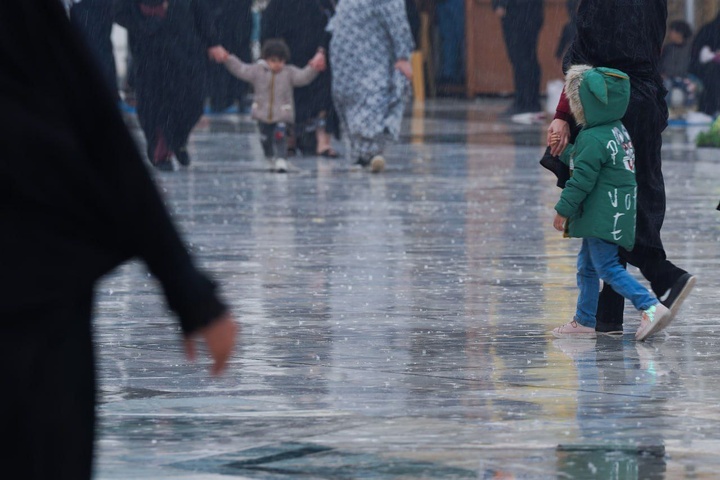 بارش زیبای باران در حرم مطهرامامین عسکریین علیها السلام