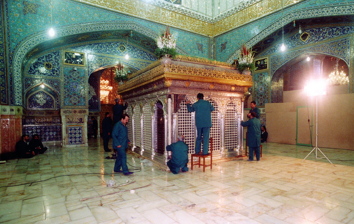 Old pictures showing construction and installation project of Imam Reza’s fifth tomb
