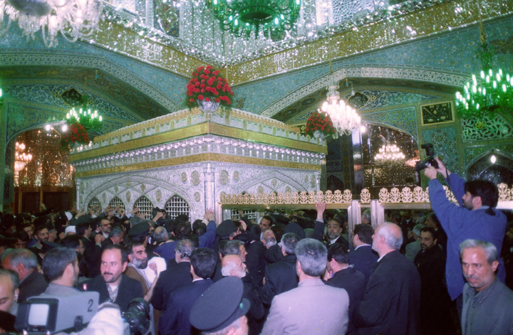Old pictures showing construction and installation project of Imam Reza’s fifth tomb
