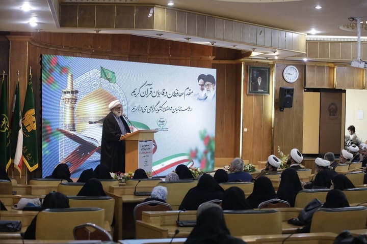 العودة إلى القرآن هو السبيل الوحيد لحل مشكلات العالم الإسلامي  العودة إلى القرآن هو السبيل الوحيد لحل مشكلات العالم الإسلامي