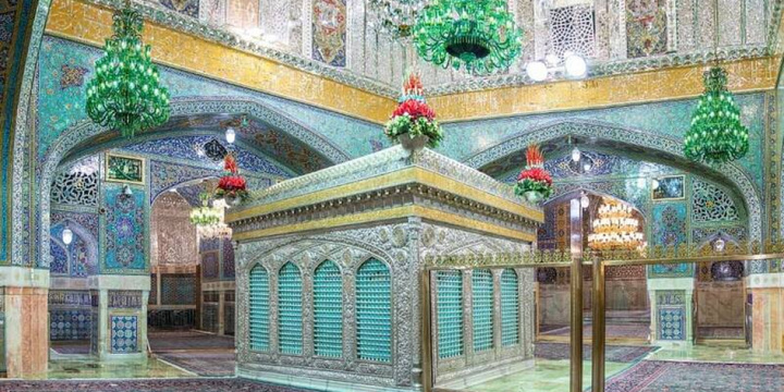 ضریح مطهر امام هشتم علیه السلام غبار روبی شد ضریح مطهر امام هشتم علیه السلام غبار روبی شد