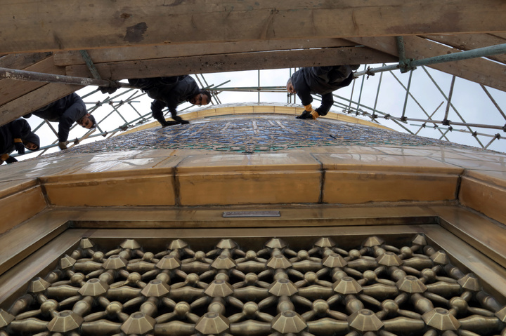 Imam Reza shrine dome washed ahead of Ramadan
