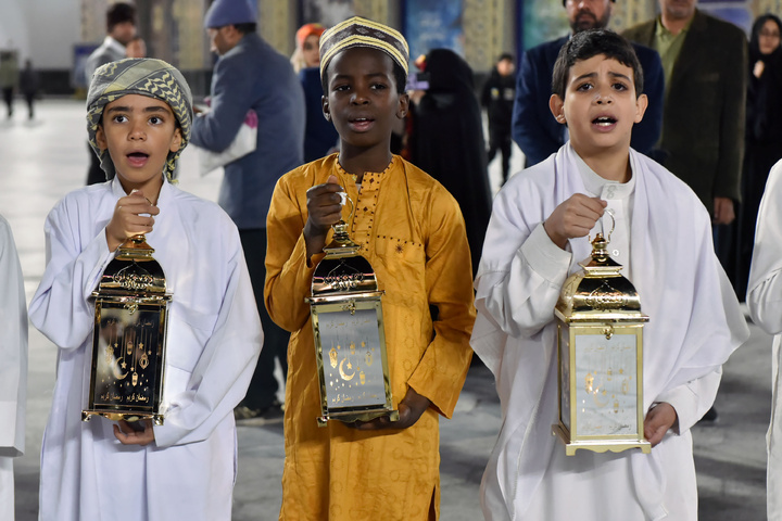 استقبال از ماه مبارک رمضان در حرم مطهر رضوی
