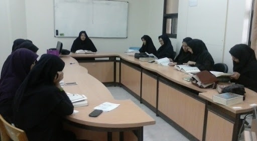 تمام افتخارم تلاوت قرآن و خادمی مضجع شریف امام هشتم(ع) است