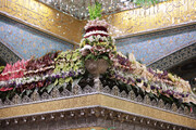 حضرت امام حسن مجتبیٰ(ع)کی شب ولادت کے موقع پر ضریح مطہر امام رضا(ع) کی پھولوں سے سجاوٹ