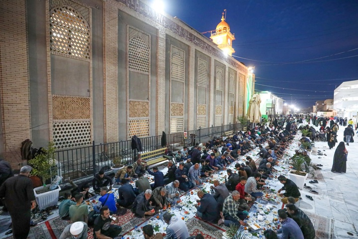 افطاری در حرم مطهرامامین عسکریین علیهماالسلام