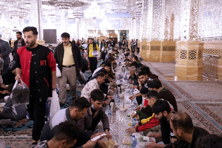 Pilgrims treated with meals in Imam Reza shrine
