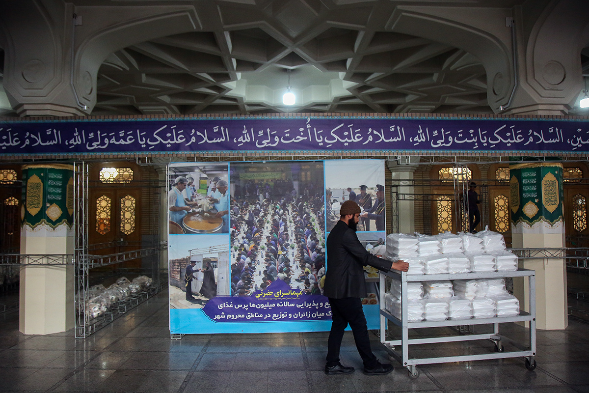 اطعام بیش از ۲۵ هزار زائر و روزه‌دار در شب میلاد امام مجتبی(ع)