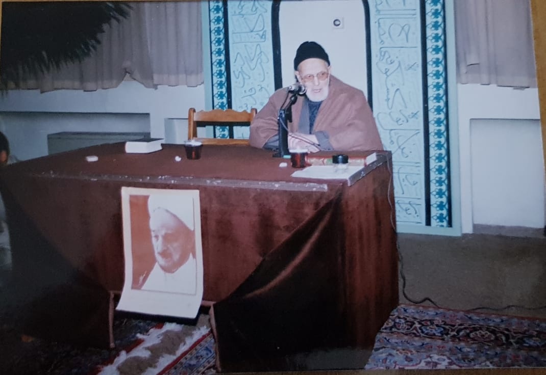 جلسه پر رونق تفسیر قرآن برادر علامه جعفری در حرم مطهر امام رضا(ع)