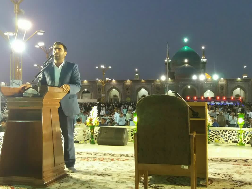 دوران تحصیل برای گفتن اذان حرم مطهر رضوی از مدرسه اجازه میگرفتم