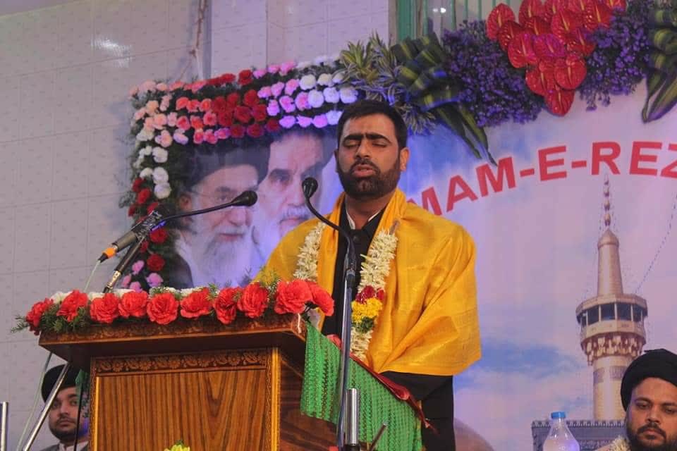 دوران تحصیل برای گفتن اذان حرم مطهر رضوی از مدرسه اجازه میگرفتم