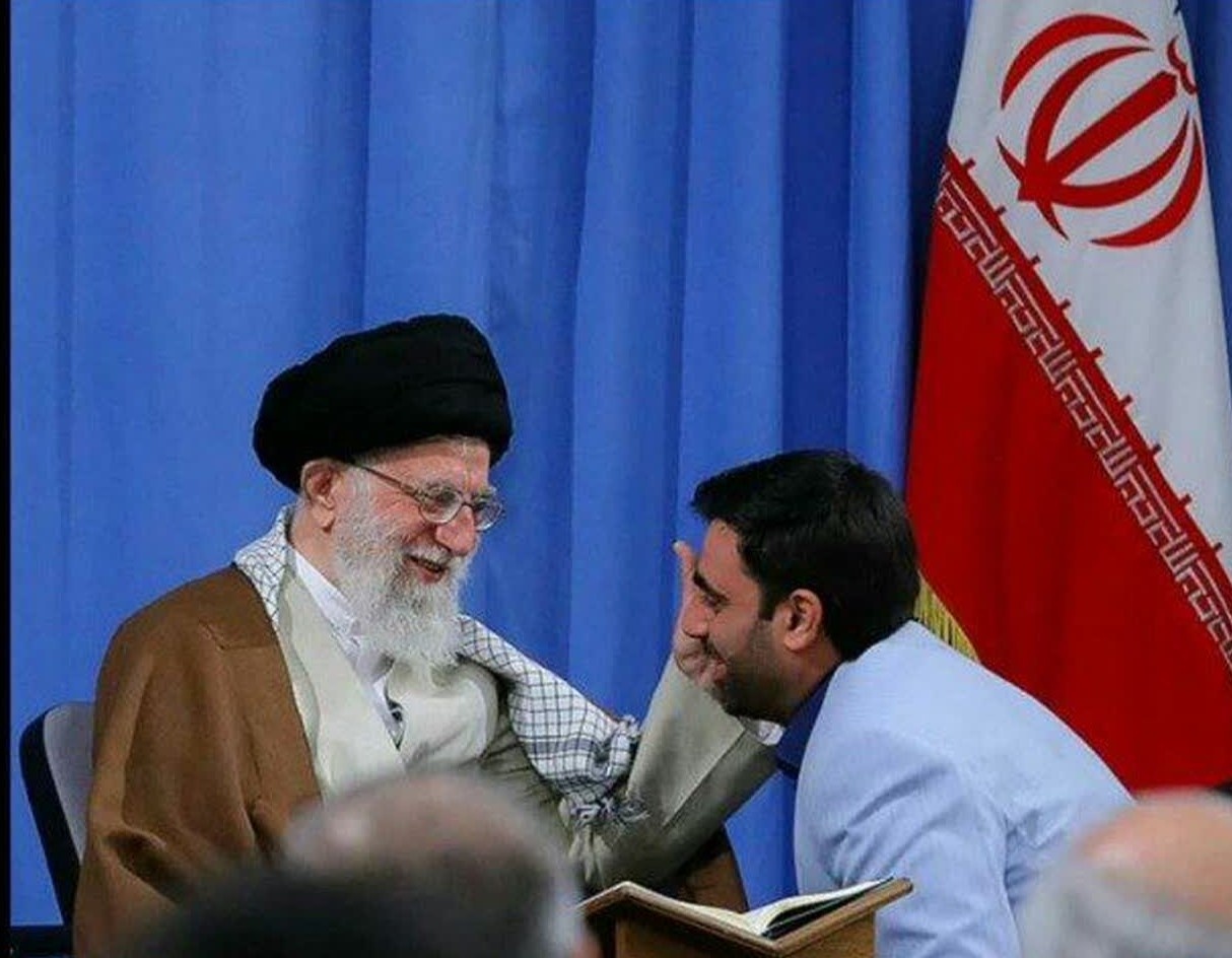 دوران تحصیل برای گفتن اذان حرم مطهر رضوی از مدرسه اجازه میگرفتم