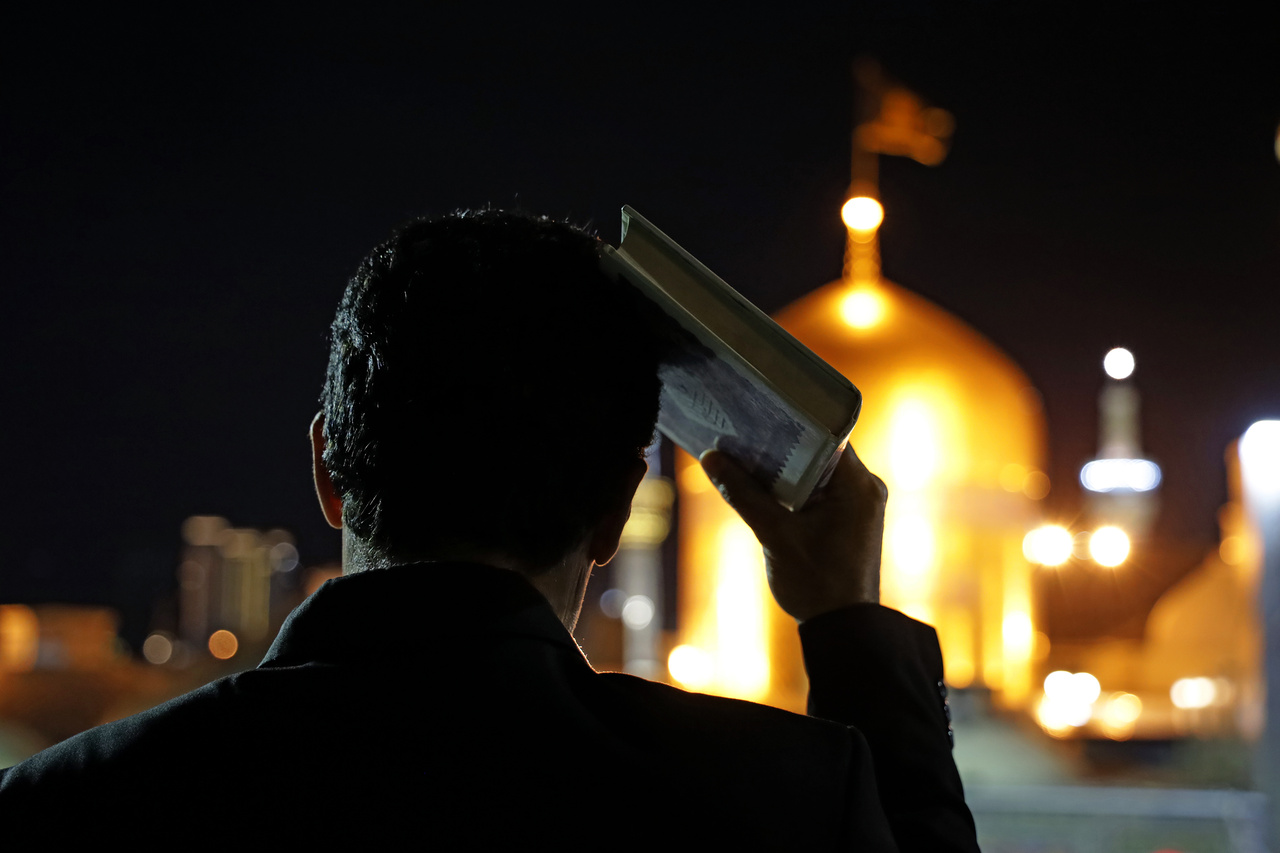 حرم امام رضا(ع) میں شبِ۲۳ ماہ رمضان کی مناسبت سے شب بیداری اور دعائیہ پروگرام کا انعقاد