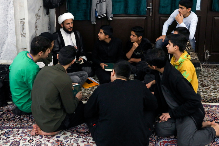 اعتکاف رمضانی نوجوانان در حرم مطهر امام رضا علیه السلام